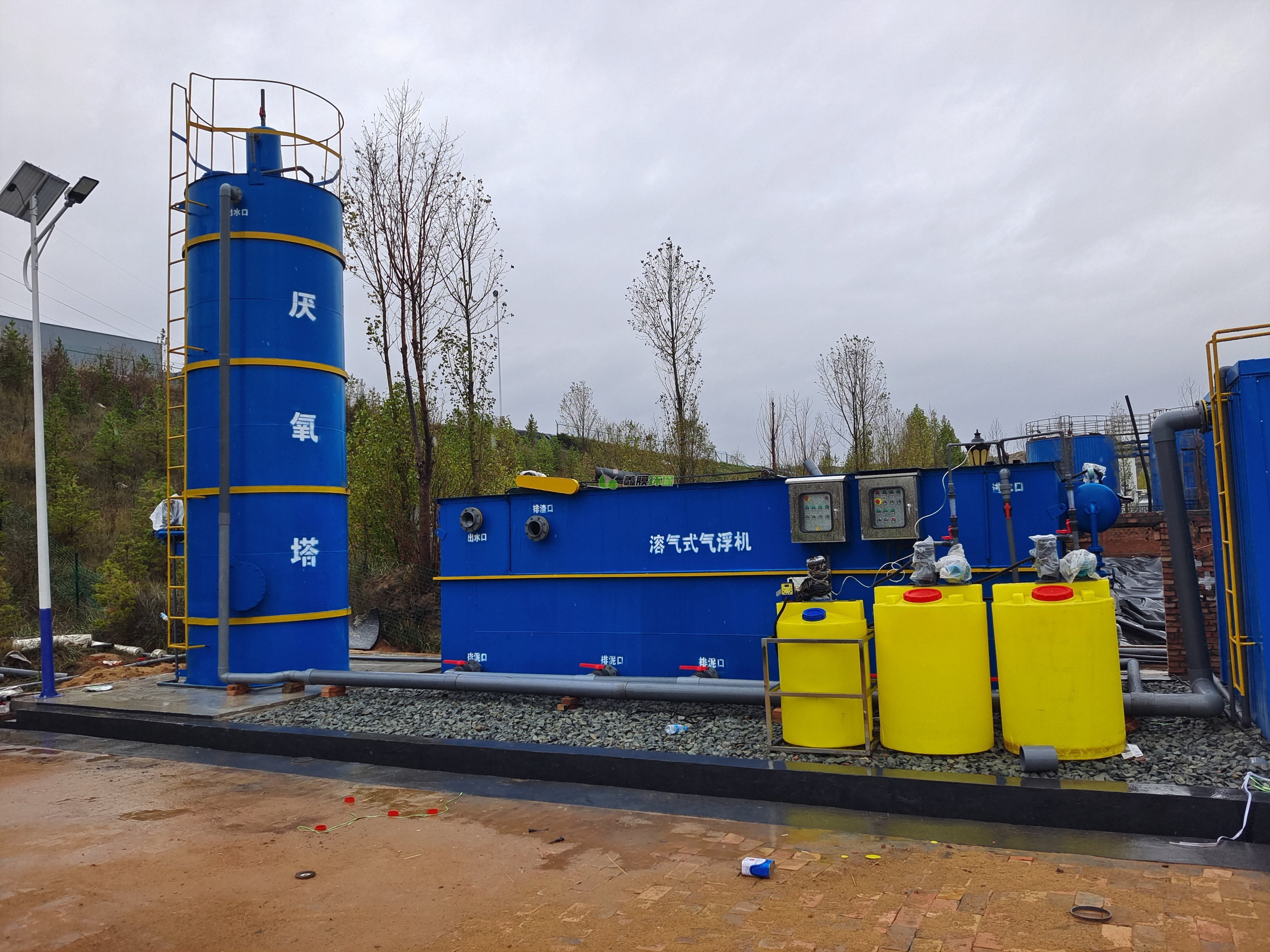 溶氣氣浮機和厭氧塔安裝 溶氣氣浮機和厭氧塔安裝